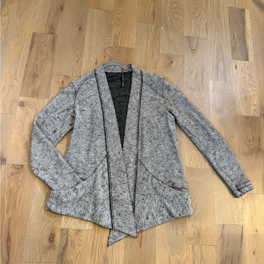 Women’s Kuhl open front ultra soft Gray Women's Sweater With Pockets. Size XL